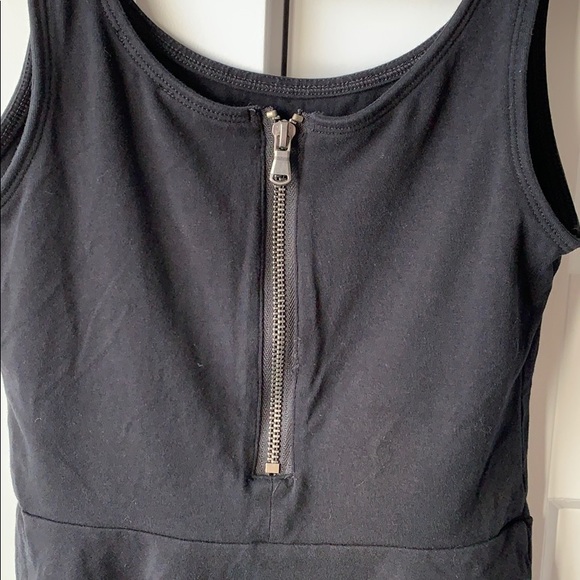 💙3/$30 | EXPRESS black zip back peplum top - Picture 4 of 4